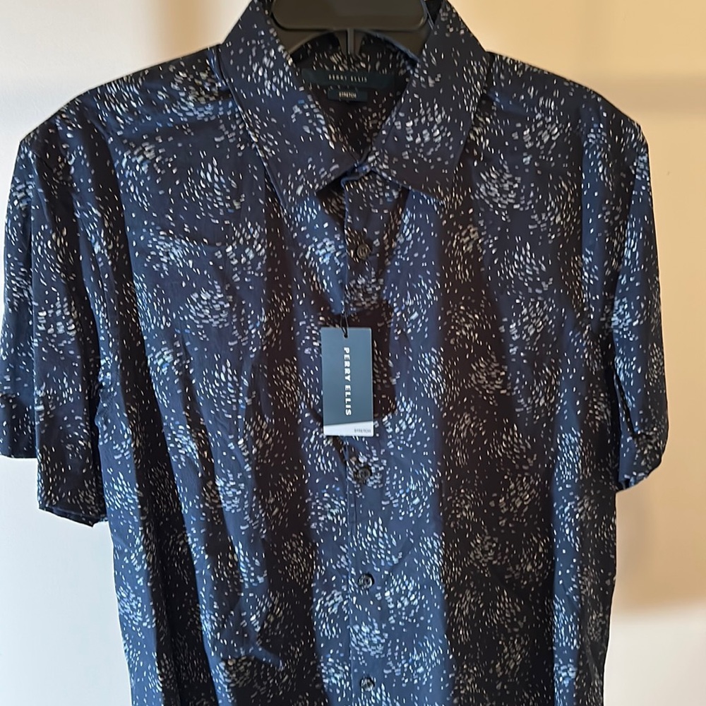 Men’s perry Ellis stretch button down. Large. New. Never worn.